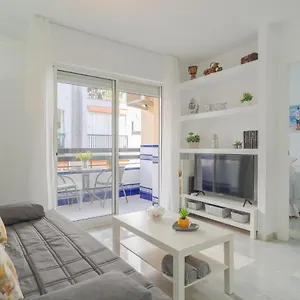 https://awesome-apartment-in-fuengirola-with-wifi-and-1-bedrooms.es-andalucia.com